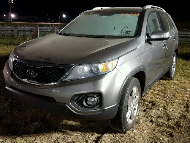 5XYKU3A68CG295171 - 2012 KIA SORENTO EX GRAY photo 2