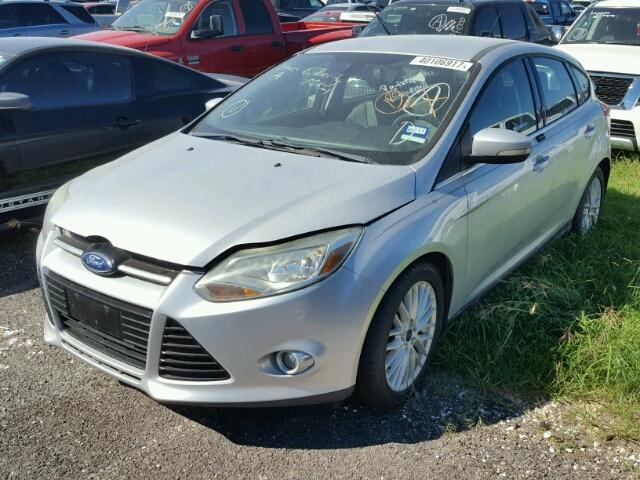 1FAHP3M28CL113649 - 2012 FORD FOCUS SEL SILVER photo 2