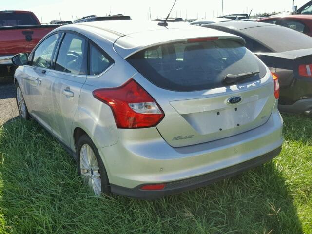 1FAHP3M28CL113649 - 2012 FORD FOCUS SEL SILVER photo 3