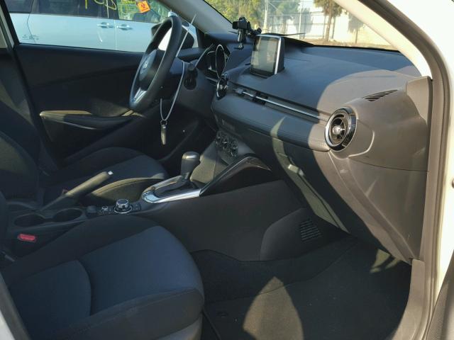 3MYDLBZV9GY111134 - 2016 TOYOTA SCION IA WHITE photo 5