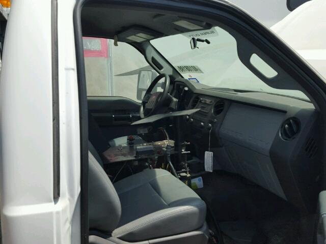 1FDUF5HT0BEC12040 - 2011 FORD F550 SUPER WHITE photo 5