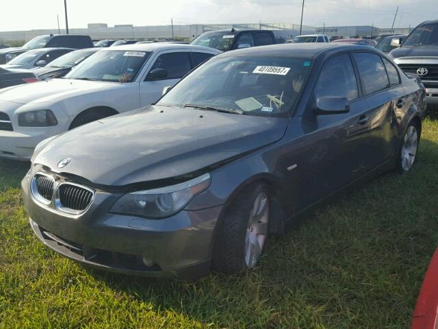 WBANE73576CM39854 - 2006 BMW 530 GRAY photo 2