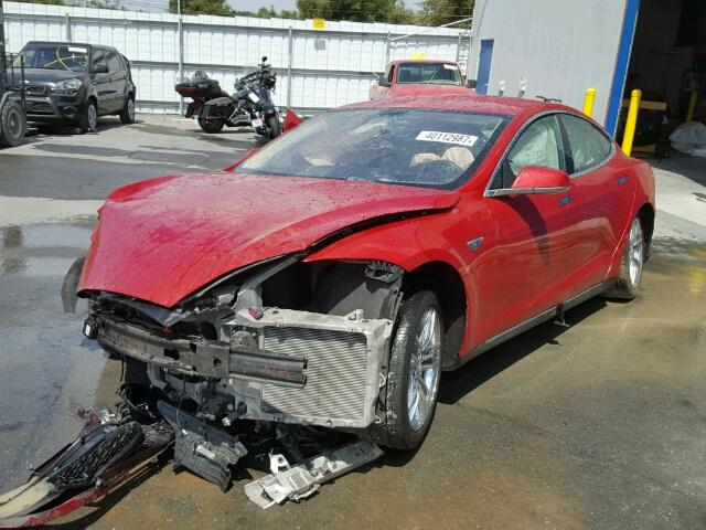 5YJSA1H15EFP38667 - 2014 TESLA MODEL S RED photo 2