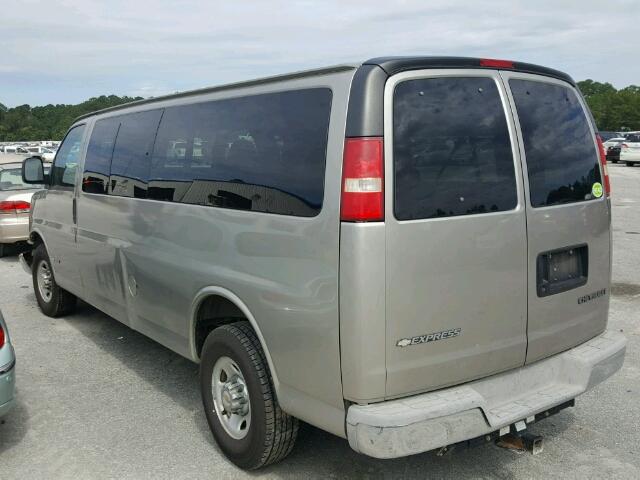 1GAHG39U741186635 - 2004 CHEVROLET EXPRESS G3 SILVER photo 3