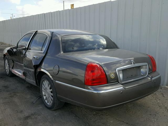 1LNHM81W84Y664896 - 2004 LINCOLN TOWN CAR E GRAY photo 3