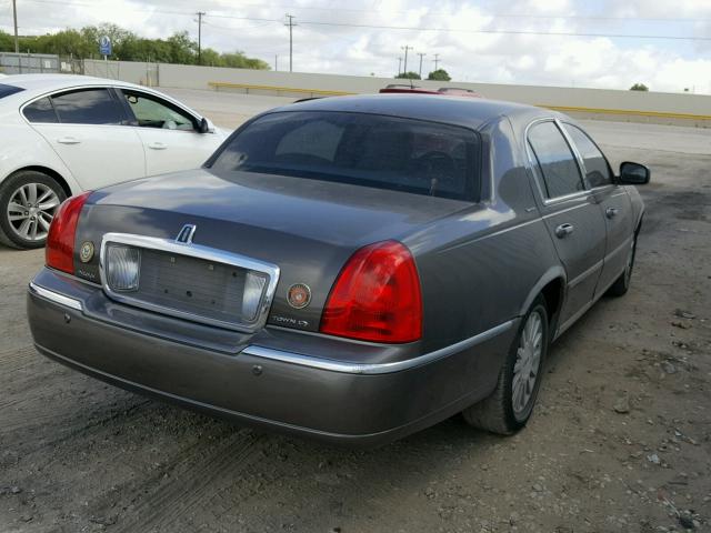 1LNHM81W84Y664896 - 2004 LINCOLN TOWN CAR E GRAY photo 4