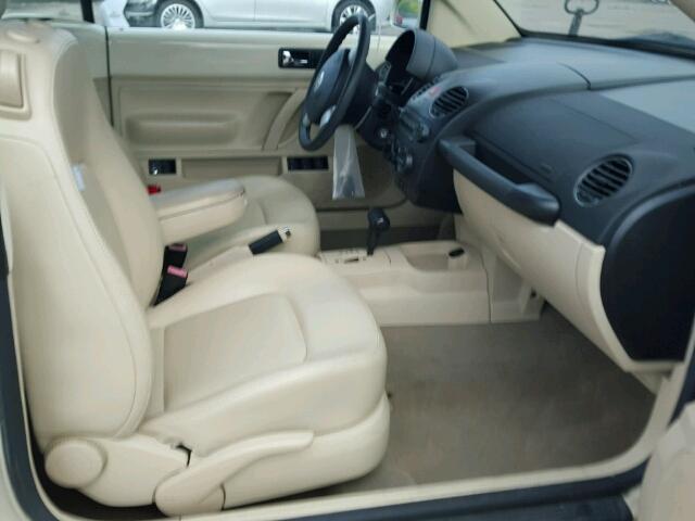 3VWPF31Y56M318766 - 2006 VOLKSWAGEN NEW BEETLE 奶油色 照片 5
