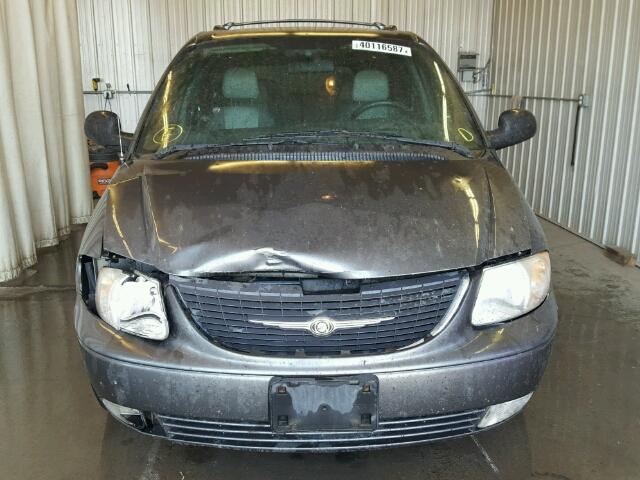 2C4GP54L24R562053 - 2004 CHRYSLER TOWN & COU GRAY photo 9