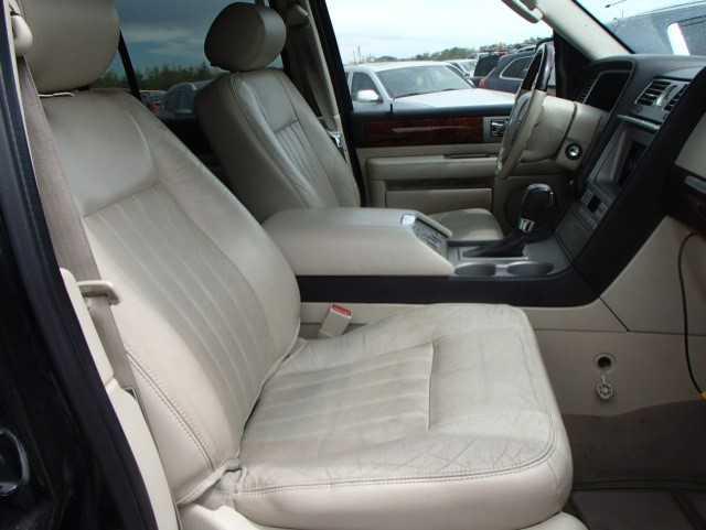 5LMFU28R53LJ38125 - 2003 LINCOLN NAVIGATOR Schwarz Foto 5