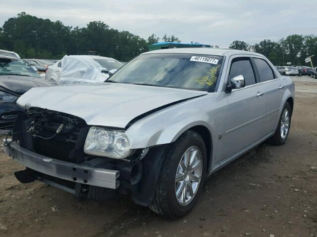 2C3LA63H77H871504 - 2007 CHRYSLER 300C SILVER photo 2