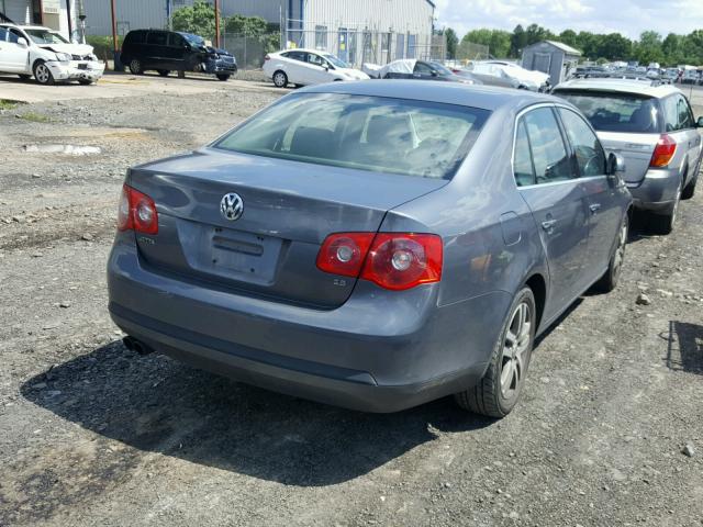 3VWSF71K85M601321 - 2005 VOLKSWAGEN NEW JETTA GRAY photo 4