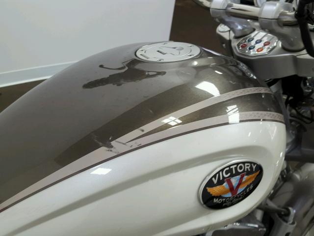 5VPCD16D343005460 - 2004 VICTORY MOTORCYCLES KINGPIN CU WHITE photo 18