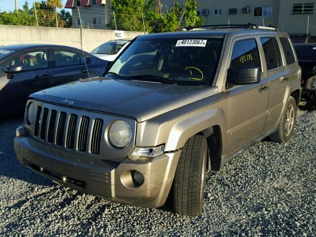 1J8FT48W77D277693 - 2007 JEEP PATRIOT LI GOLD photo 2