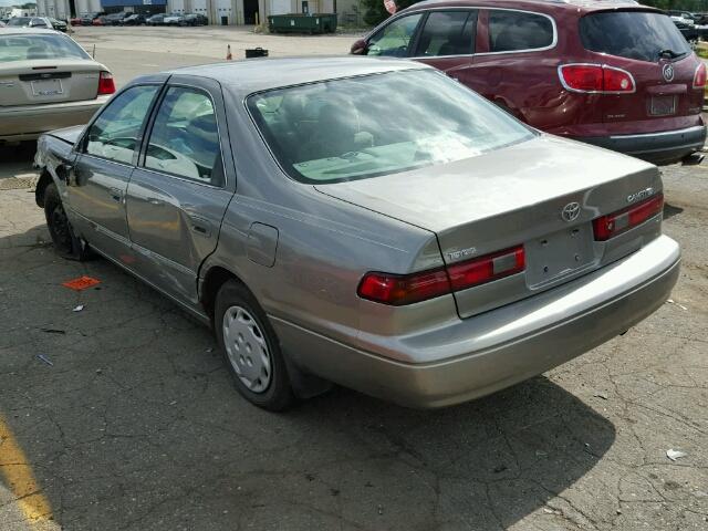 4T1BG22K4WU389026 - 1998 TOYOTA CAMRY TAN photo 3