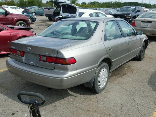 4T1BG22K4WU389026 - 1998 TOYOTA CAMRY TAN photo 4