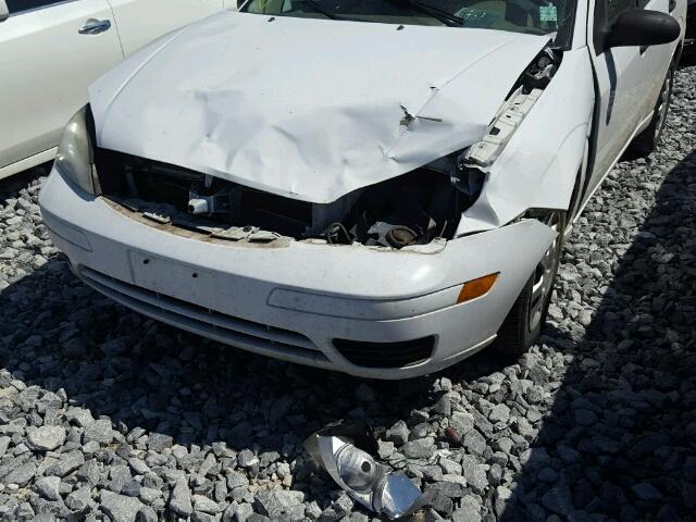 1FAFP34N15W173758 - 2005 FORD FOCUS WHITE photo 9