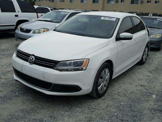 3VWDX7AJ9DM353589 - 2013 VOLKSWAGEN JETTA WHITE photo 2