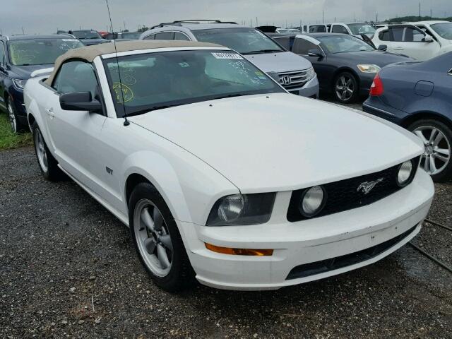 1ZVFT85H565127205 - 2006 FORD MUSTANG WHITE photo 1