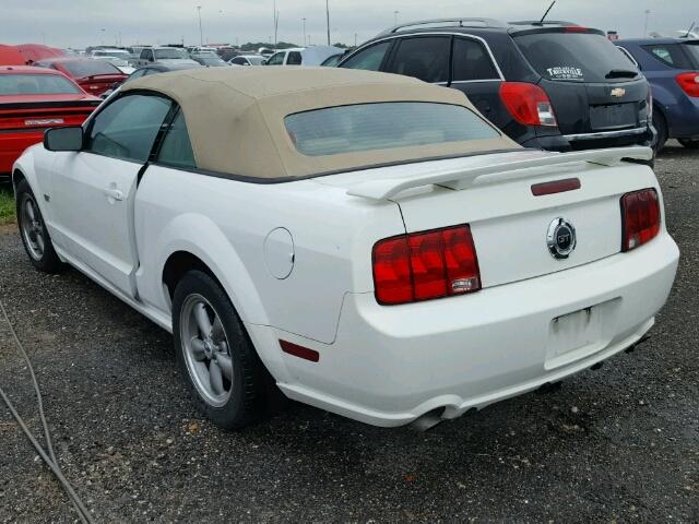 1ZVFT85H565127205 - 2006 FORD MUSTANG WHITE photo 3