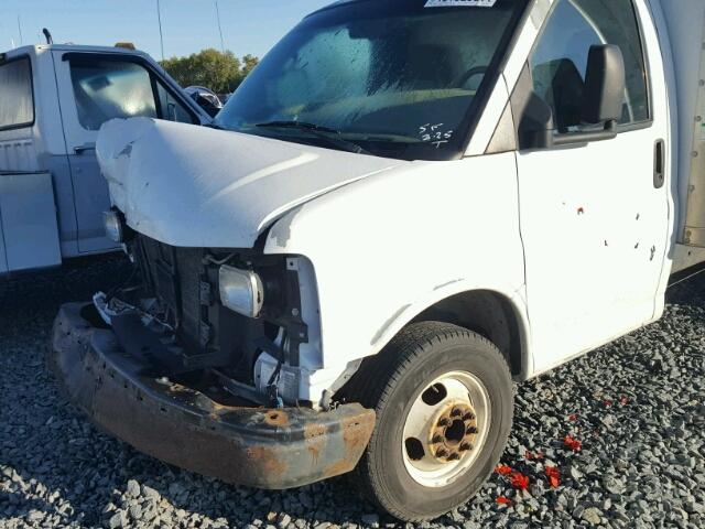 1GDJG31V651908252 - 2005 GMC SAVANA WHITE photo 9