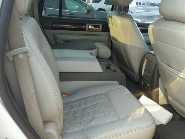 5LMFU27R84LJ14324 - 2004 LINCOLN NAVIGATOR WHITE photo 6