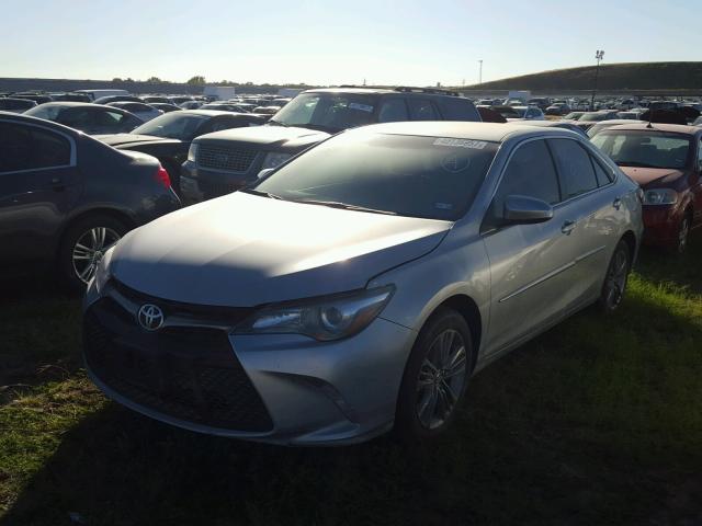 4T1BF1FK8GU228705 - 2016 TOYOTA CAMRY SILVER photo 2