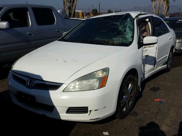 1HGCM56327A032387 - 2007 HONDA ACCORD WHITE photo 2