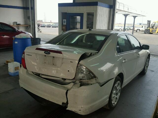 3FAHP0HA4BR343639 - 2011 FORD FUSION SE WHITE photo 4