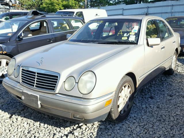 WDBJF55FXVJ031138 - 1997 MERCEDES-BENZ E 320 TAN photo 2