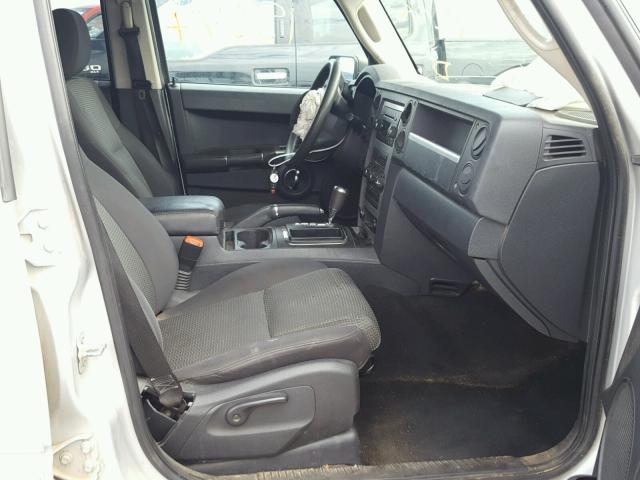 1J4RH4GK3AC157563 - 2010 JEEP COMMANDER GRAY photo 5