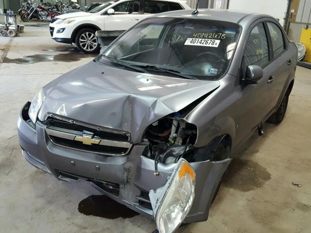 KL1TD56E59B390314 - 2009 CHEVROLET AVEO LS GRAY photo 2