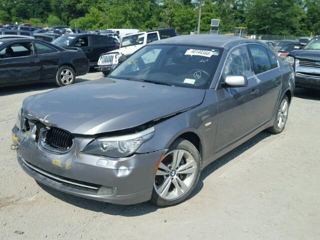 WBANV1C50AC157027 - 2010 BMW 528 XI GRAY photo 2