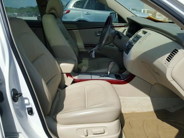 KMHFC46F06A084405 - 2006 HYUNDAI AZERA SE WHITE photo 5