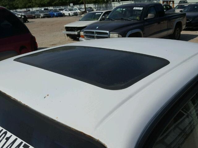 1Y1SK5288XZ409772 - 1999 CHEVROLET GEO PRIZM 白色 照片 9