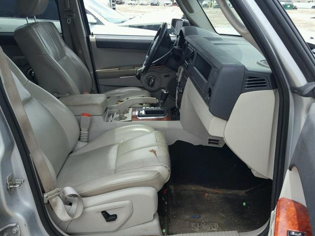 1J8HG58N77C683781 - 2007 JEEP COMMANDER GRAY photo 5