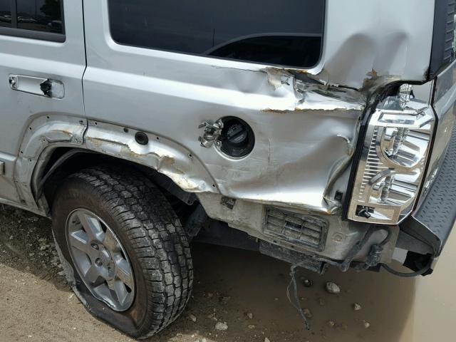 1J8HG58N77C683781 - 2007 JEEP COMMANDER GRAY photo 9