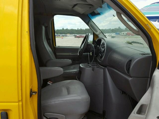 1FTNE24W25HB06055 - 2005 FORD ECONOLINE YELLOW photo 5