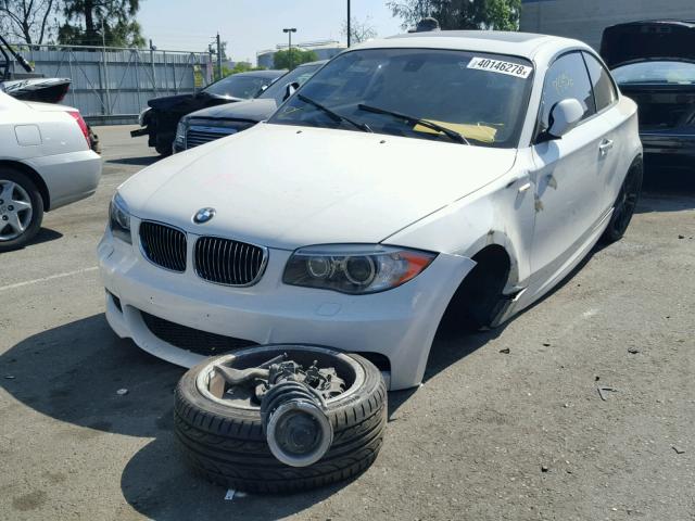 WBAUC9C55DVM13445 - 2013 BMW 135 I WHITE photo 2