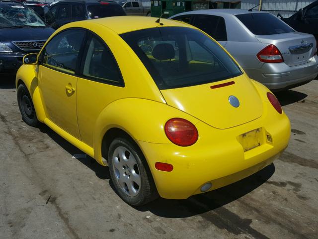 3VWCB21C72M438510 - 2002 VOLKSWAGEN NEW BEETLE 黄色 照片 3