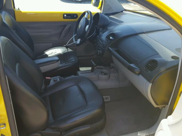 3VWCB21C72M438510 - 2002 VOLKSWAGEN NEW BEETLE 黄色 照片 5