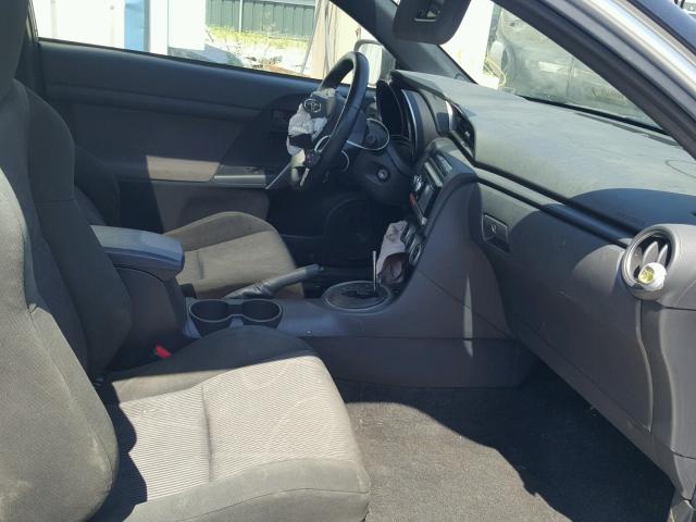 JTKJF5C79B3005586 - 2011 TOYOTA SCION TC 银色 照片 5