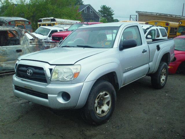 5TEPX42N86Z248550 - 2006 TOYOTA TACOMA WHITE photo 2