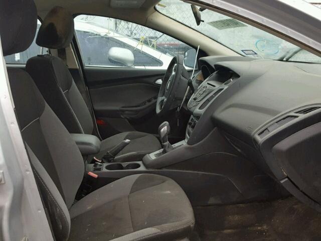 1FADP3F20DL137960 - 2013 FORD FOCUS SILVER photo 5