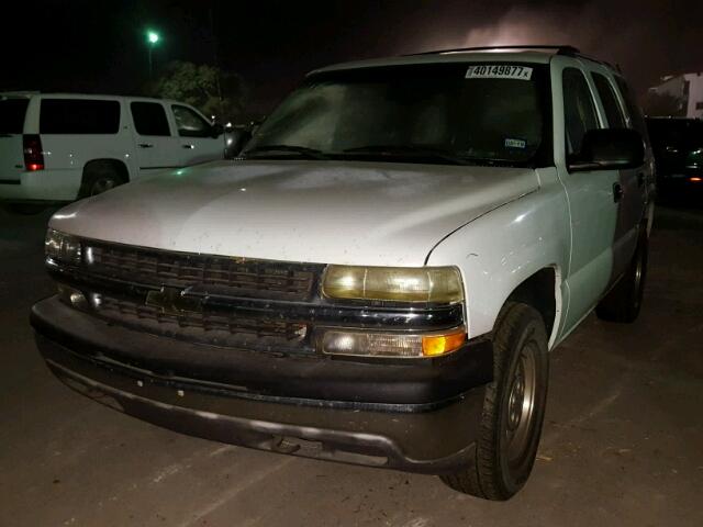 1GNEK13T41R215901 - 2001 CHEVROLET TAHOE K150 WHITE photo 2