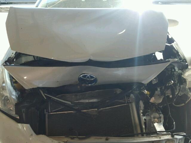 JTDZN3EU0C3109356 - 2012 TOYOTA PRIUS V WHITE photo 7