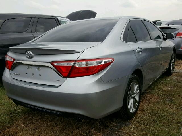 4T1BF1FK7GU256415 - 2016 TOYOTA CAMRY LE ვერცხლისფერი ფოტო 4