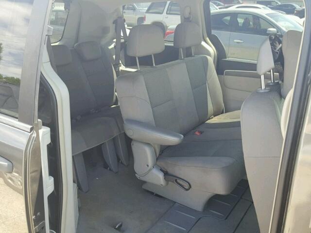 2V4RW4D10AR407068 - 2010 VOLKSWAGEN ROUTAN S ნაცრისფერი ფოტო 6