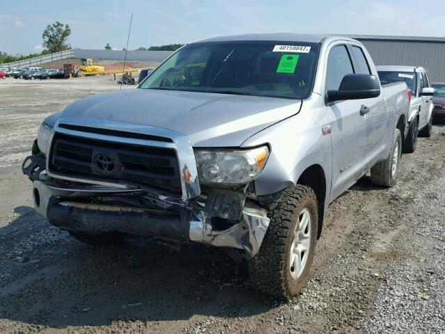 5TFUW5F14AX105968 - 2010 TOYOTA TUNDRA SILVER photo 2