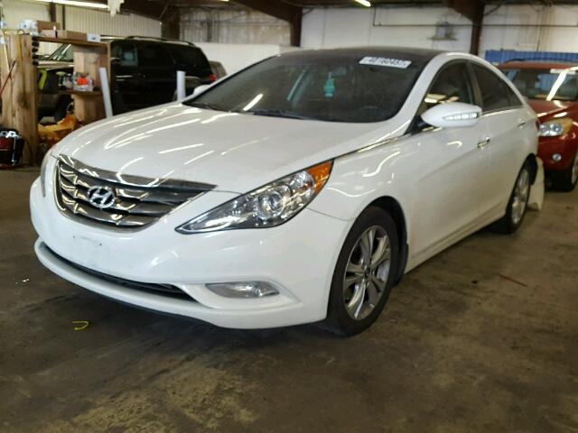 5NPEC4AC3DH692017 - 2013 HYUNDAI SONATA WHITE photo 2