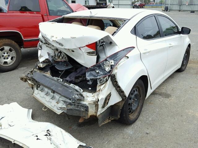 5NPDH4AE6CH150567 - 2012 HYUNDAI ELANTRA GL WHITE photo 4